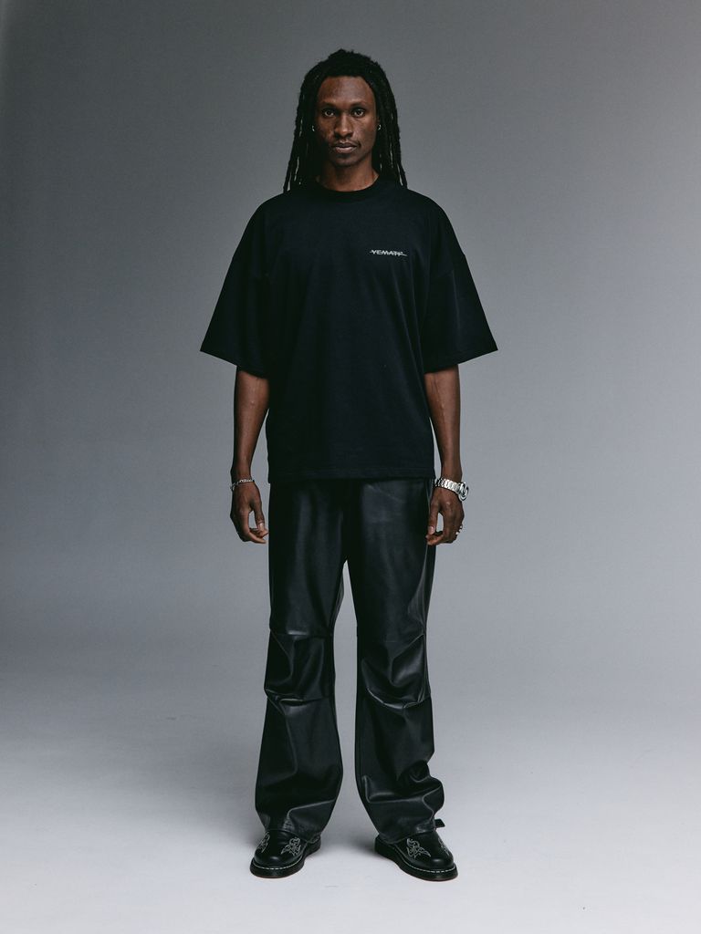 Dante — YEMAT Velvet Tee Black, detail